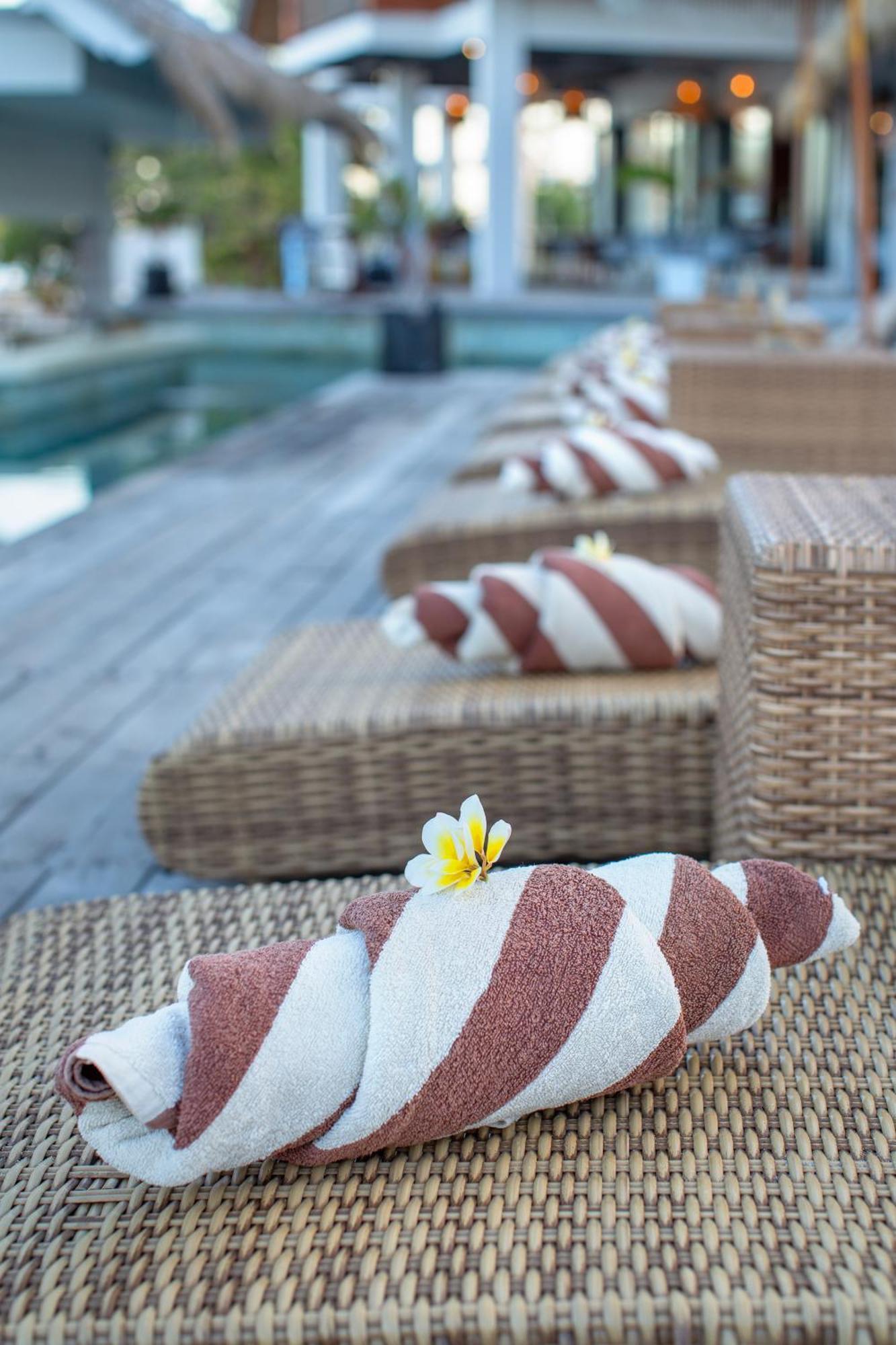 Frii Resort Гили Траванган Экстерьер фото