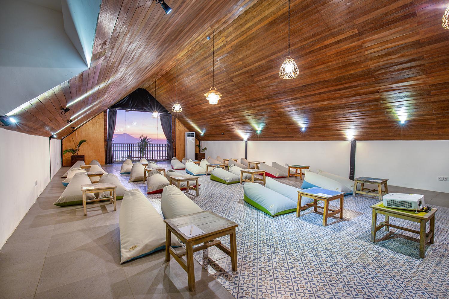 Frii Resort Гили Траванган Экстерьер фото
